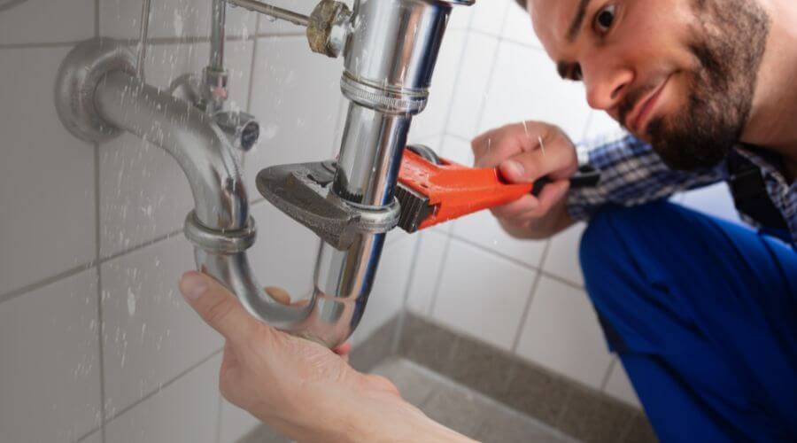 Toilet maintenance in Las Marias, PR
